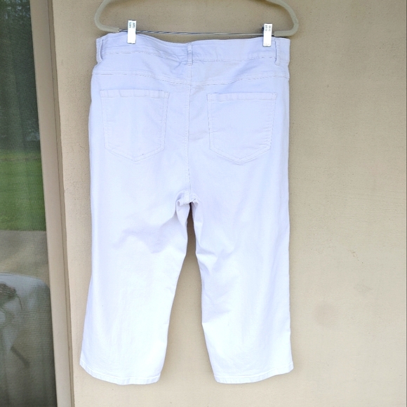 Ruby Rd. White Denim Cropped Jeans (16W) - Picture 6 of 10